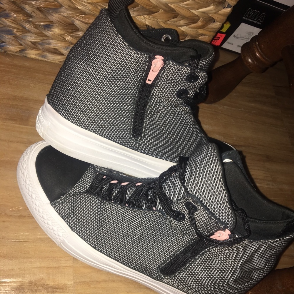 Converse high tops size 7.5